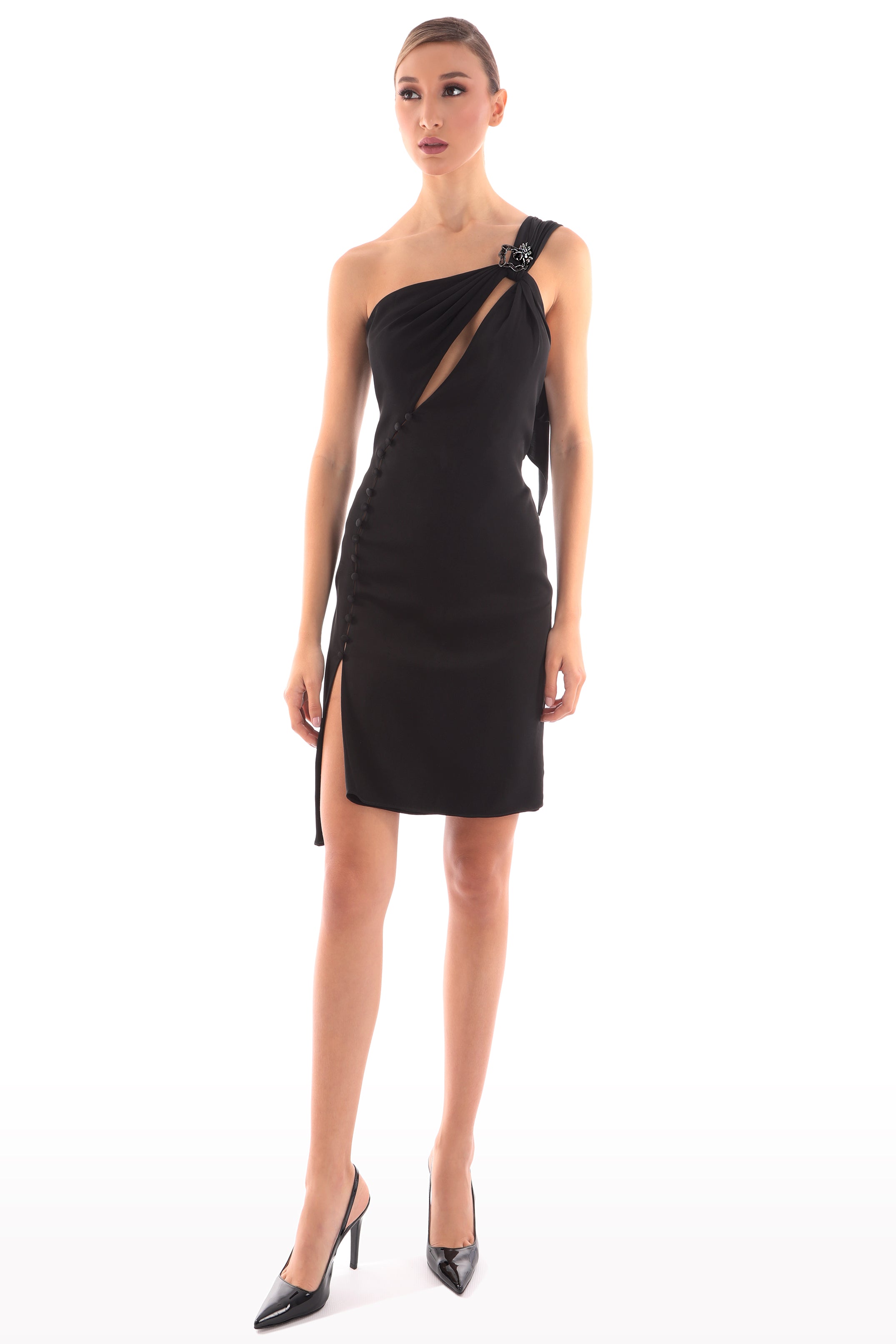 One-Shoulder Dress with Brooch Zmilelee One-Shoulder Dress with Brooch Zmilelee